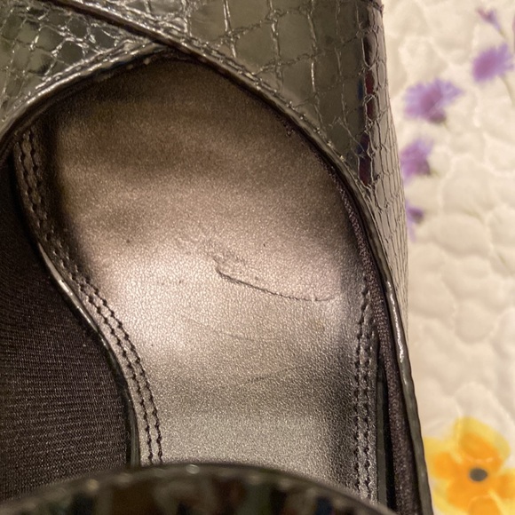 NWOT Life Stride Heels Shoes Vivian Black Reptile 3” Heel Peekaboos SZ 7 1/2 M - Picture 15 of 15